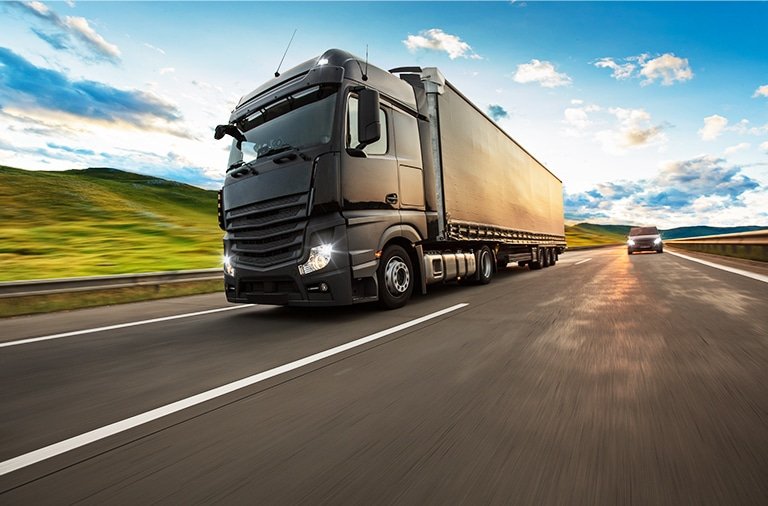 Caminhão na estrada